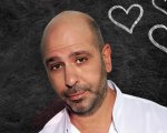 Checco Zalone Amore + Iva, se uno spettacolo teatrale diventa una lezione di comicità