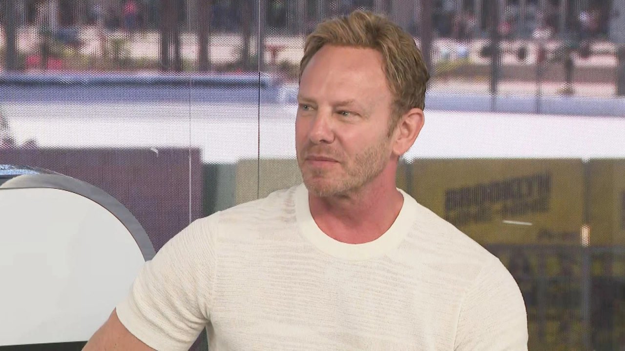Ian Ziering aggredito da un gruppo di motociclisti a Los Angeles, online i video della rissa