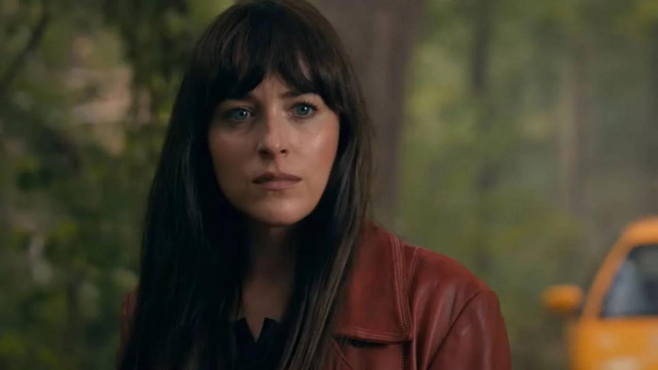 Dakota Johnson perplessa in Madame Web