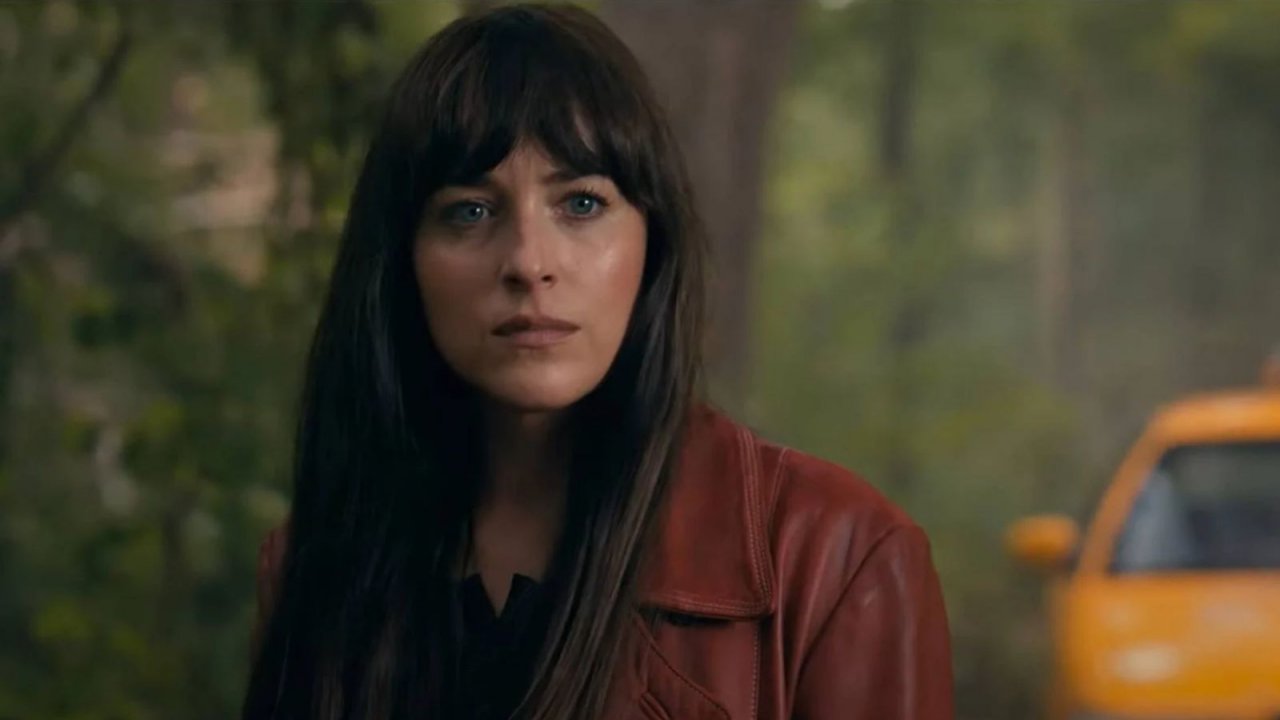 Dakota Johnson in una scena di Madame Web