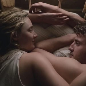 Il nemico: Saoirse Ronan, Paul Mescal in una scena