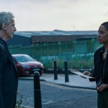Criminal Record: Peter Capaldi con Cush Jumbo in una scena della serie Apple TV+