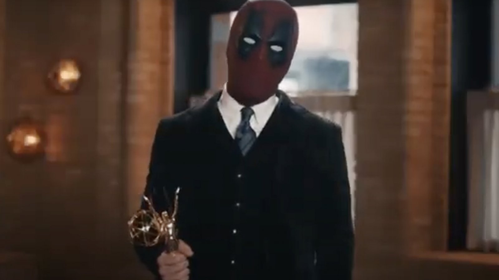 Welcome to Wrexham, Ryan Reynolds ritira il Creative Arts Emmy Award vestito da Deadpool