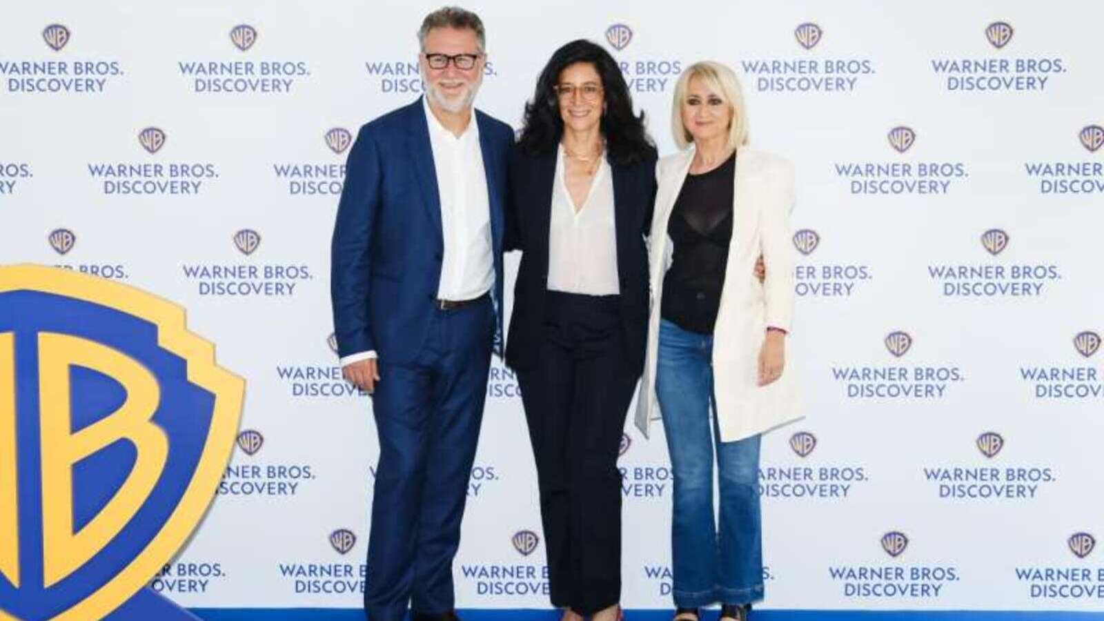 Warner Bros. Discovery alla conquista della TV italiana: ascolti alle stelle e Maria De Filippi nel mirino