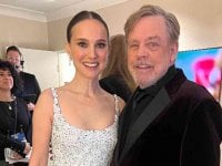 Mark Hamill e Natalie Portman riuniti ai Golden Globe 2024: 'Finalmente ho incontrato mia madre'