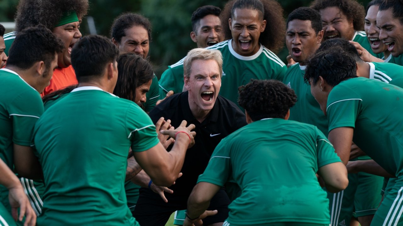 Chi segna vince, la recensione: Michael Fassbender e un film sull'importanza della sconfitta