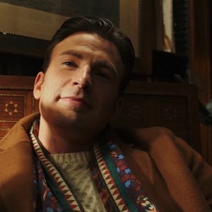 Chris Evans in una scena del film Cena con delitto - Knives Out