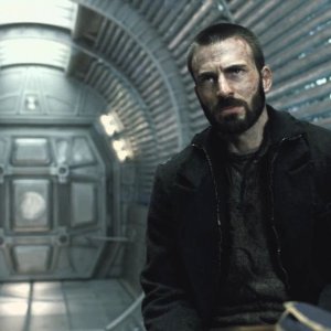 Chris Evans in una scena di Snowpiercer