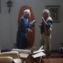 Dobbiamo stare vicini: Biagio Izzo e Francesco Paoloantoni in una scena del film