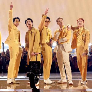 BTS Monuments: Beyond the Star, la band in una scena della docu-serie Disney+