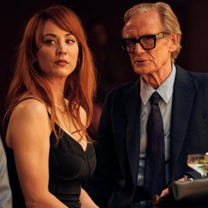 Gioco di ruolo: Kaley Cuoco e Bill Nighy in una scena del film