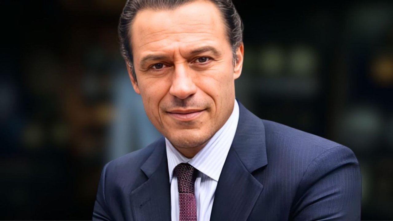 Stefano Accorsi è Guglielmo Marconi nella prima foto della miniserie dedicata al celebre inventore