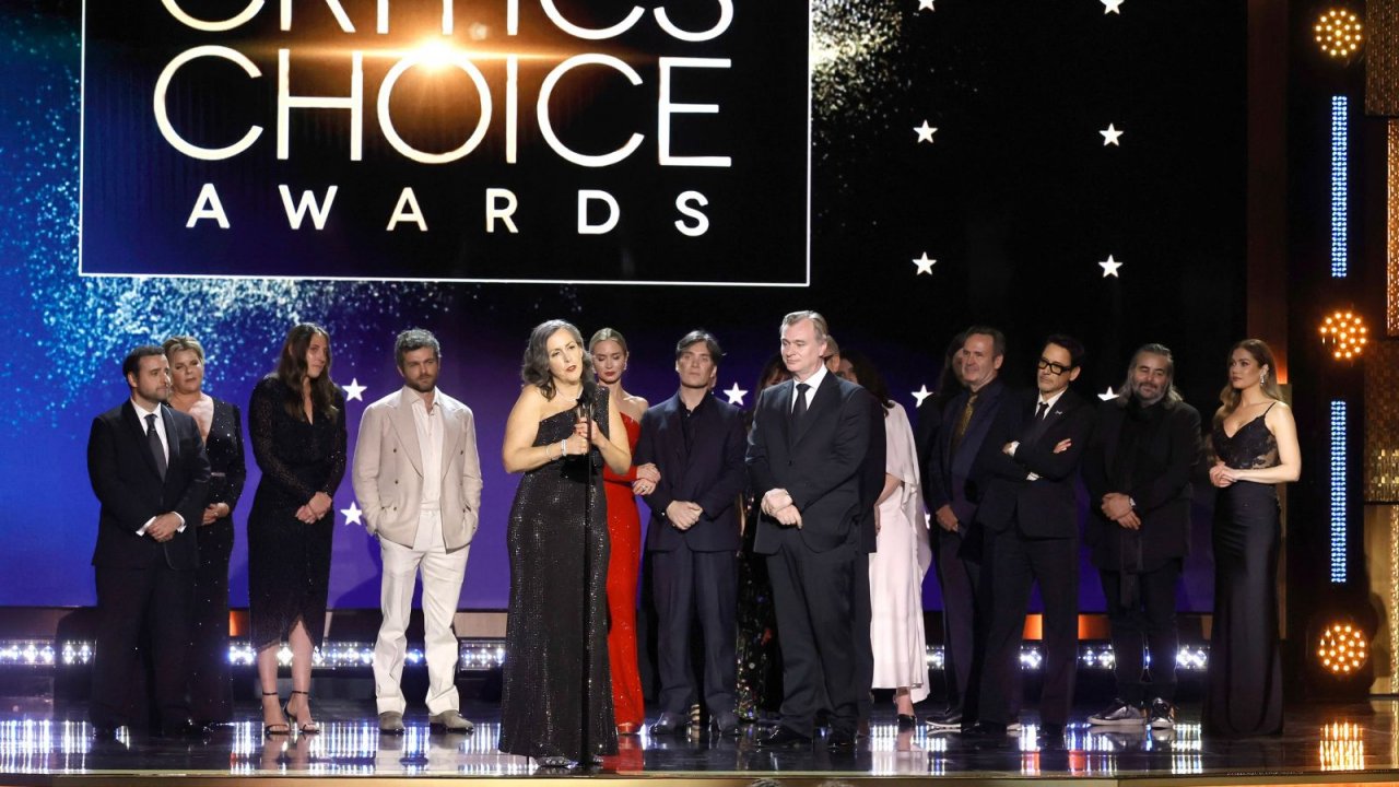 Oppenheimer trionfa ai Critics Choice Awards 2024 con 8 statuette, Barbie si ferma a quota 6