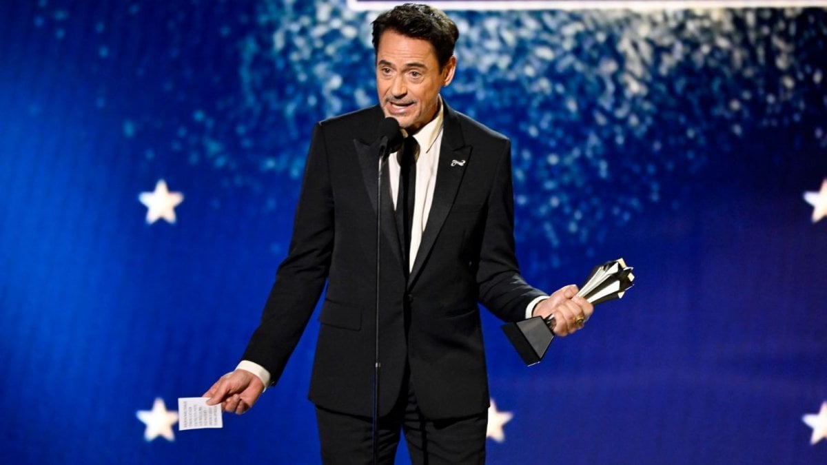 Robert Downey Jr Legge Le Stroncature Ai Critics Choice Awards 2024   Robert Downey Jr Discorso Critics Choice Awards Show 2024 Jpg 1200x0 Crop Q85 