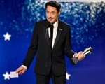 Robert Downey Jr. legge le stroncature ai Critics Choice Awards 2024: 'Divertente come una scorreggia a letto'