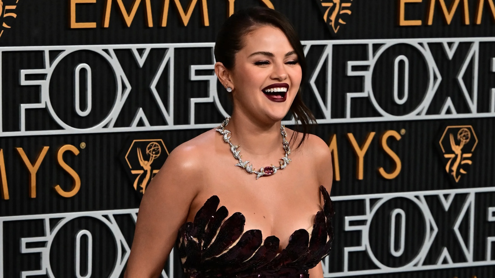 Emmy Awards 2024: da Selena Gomez a Jenna Ortega, i look più belli sul red carpet