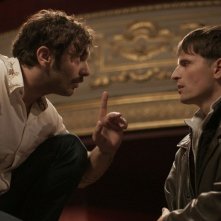 Yannick - La rivincita dello spettatore: Raphaël Quenard e Pio Marmai in una scena