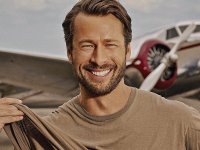 Glen Powell, da Top Gun: Maverick a Hit Man: ascesa di un nuovo (e irresistibile) divo