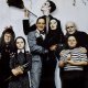 La famiglia Addams prima di Mercoledì: perché riscoprire i film in streaming