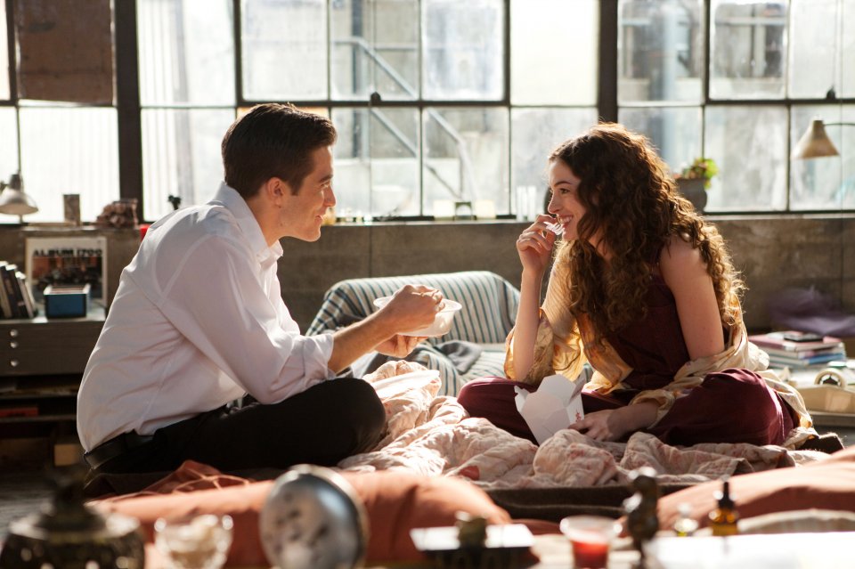 Anne Hathaway e Jake Gyllenhaal nel film Love and Other Drugs