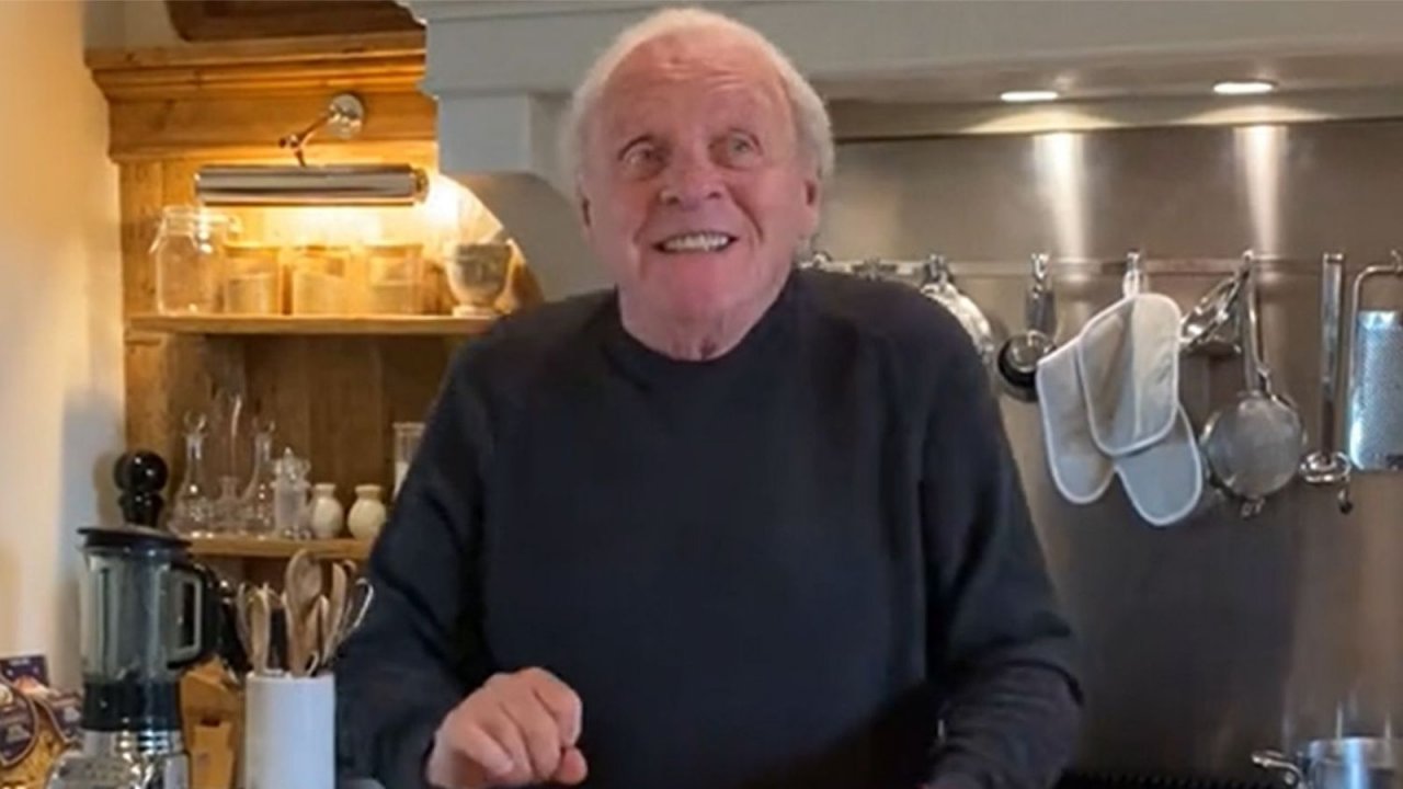 Anthony Hopkins: 'Ero riluttante a ballare nei video per TikTok, ma abbiamo bisogno di farci quattro risate'
