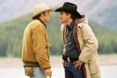 I segreti di Brokeback Mountain: Heath Ledger e Jake Gyllenhaal in un momento del film