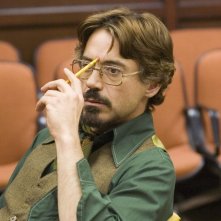 Robert Downey Jr. in una scena del film Zodiac