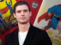 Superman: Legacy, James Gunn: 'David Corenswet ha avuto difficoltà a entrare nel costume di Henry Cavill'