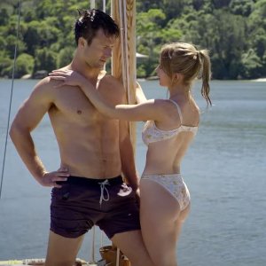 Tutti tranne te: Glen Powell, Sydney Sweeney in costume da bagno