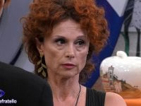 Grande Fratello, Beatrice Luzzi su Massimiliano Varrese: 'Mi ha fatto molestie vere'  poi arriva la censura