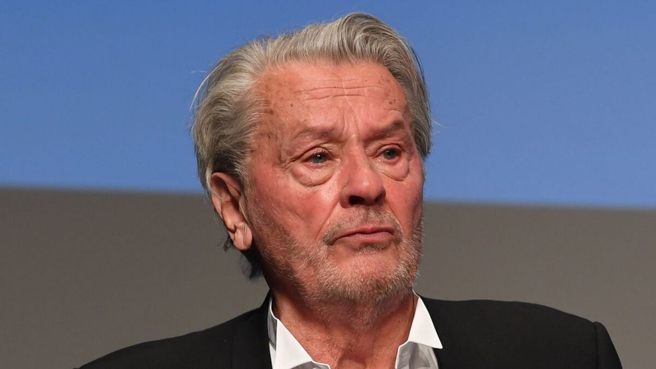 Alain Delon, lo sfogo al medico che lo ha visitato: 'Voglio morire. La mia vita è finita'