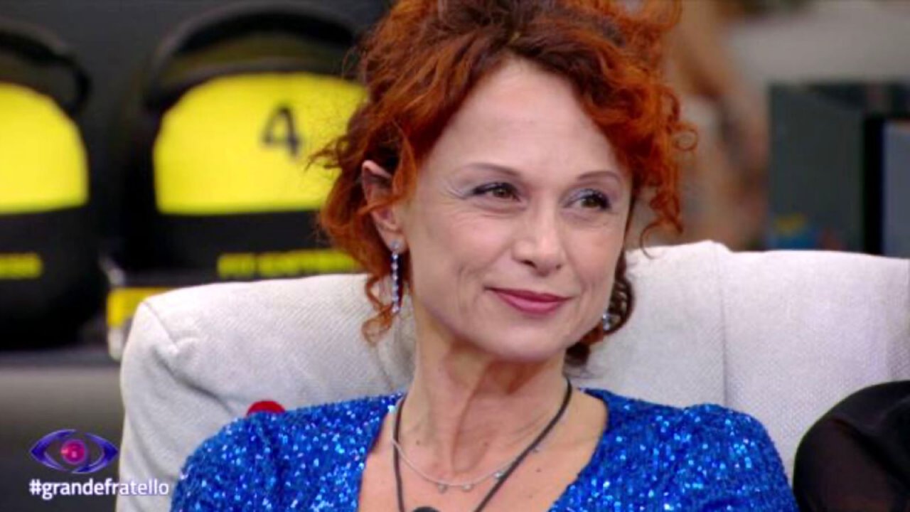 Grande Fratello, Beatrice Luzzi a Vittorio: 'Greta è smaliziata' e lei spiega 'Il potere che comanda il mondo'