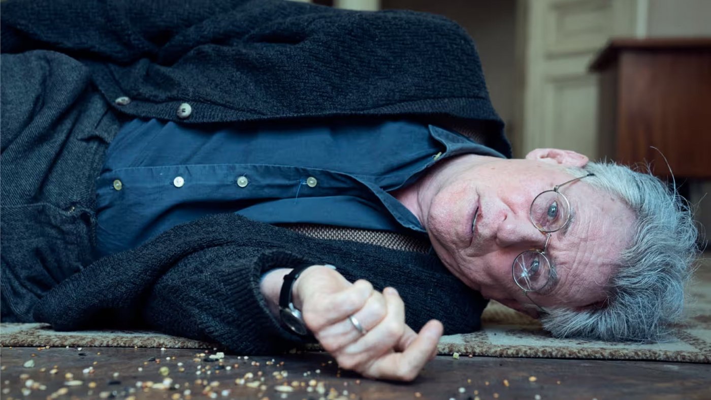 Prima danza, poi pensa. Alla ricerca di Beckett, la recensione del film