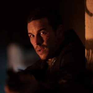 Adiós: Mario Casas in una scena del film