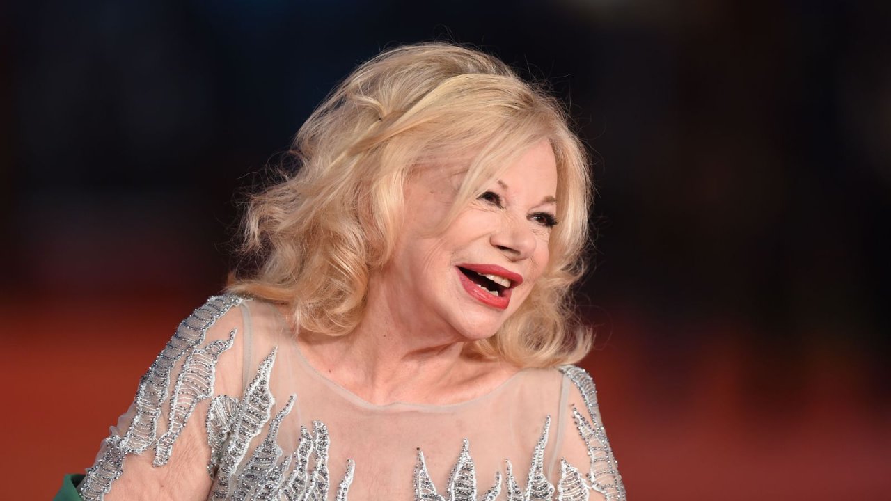 Sandra Milo è morta, la musa di Fellini volto della tv italiana si è spenta a 90 anni