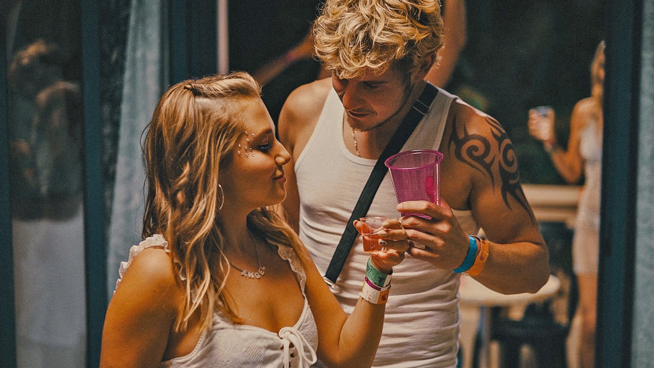 How to Have Sex, lo sguardo di Molly Manning Walker e il talento di Mia Mckenna-Bruce