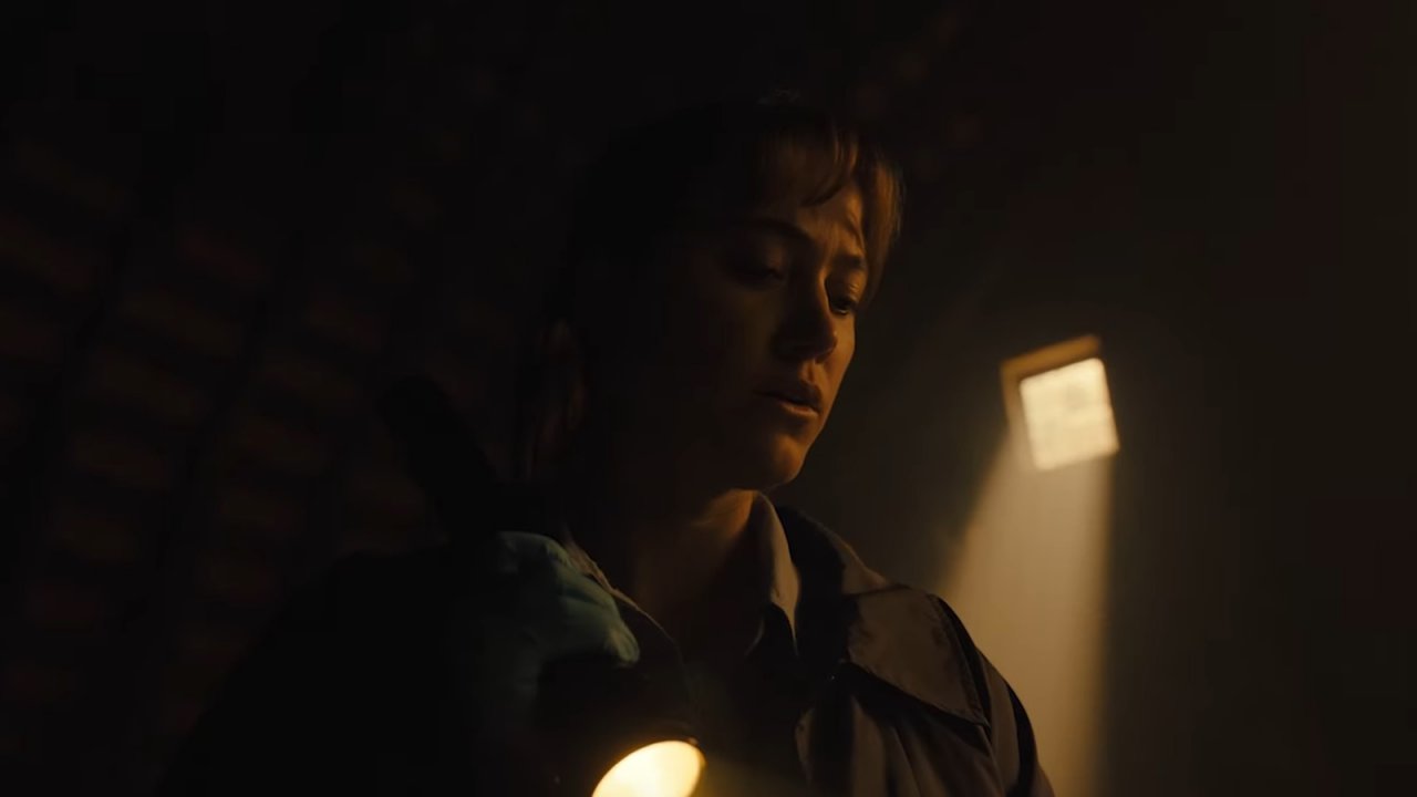 Longlegs: l'inquietante trailer del film horror con Maika Monroe e Nicolas Cage