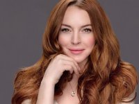 Lindsay Lohan nel mezzo di un caotico matrimonio nella prima foto della rom-com Irish Wish