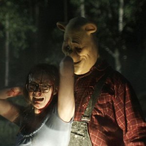 Winnie the Pooh: sangue e miele, una scena del film: la mattanza ha inizio