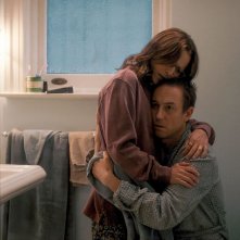 A dire il vero: Julia Louis-Dreyfus, Tobias Menzies in una scena