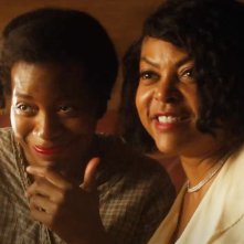 Il colore viola: Fantasia Barrino e Taraji P. Henson in una scena del film