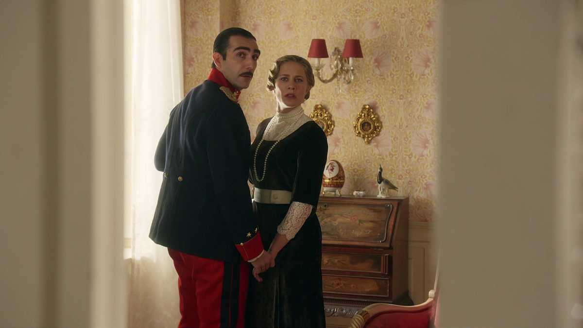 La Promessa anticipazioni 6 febbraio: Lorenzo e Elisa sotto pressione, Jana indaga sul suo passato