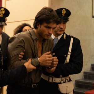 Califano: Leo Gassman durante la scena dell'arresto di Califano