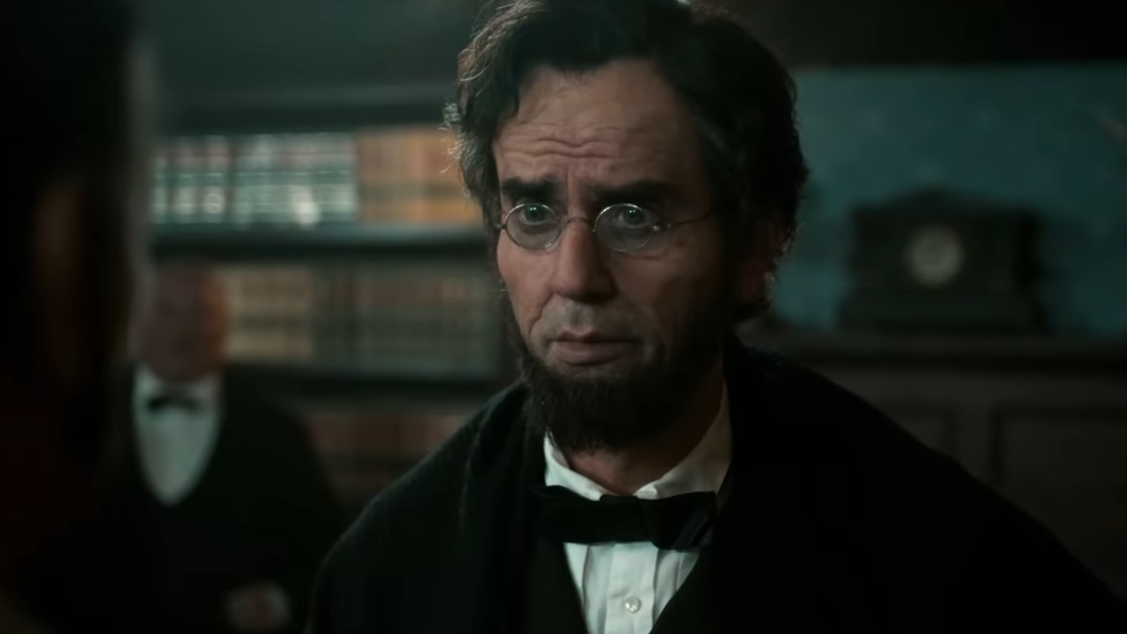 Manhunt: il trailer della serie Apple TV+ sull'assassinio del presidente Abraham Lincoln