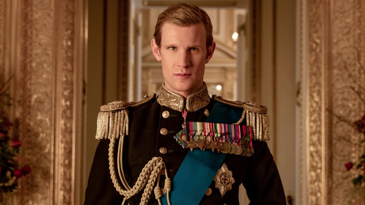 Matt Smith ammette di non aver finito la visione di The Crown, ma 'tiene sempre d'occhio' Doctor Who