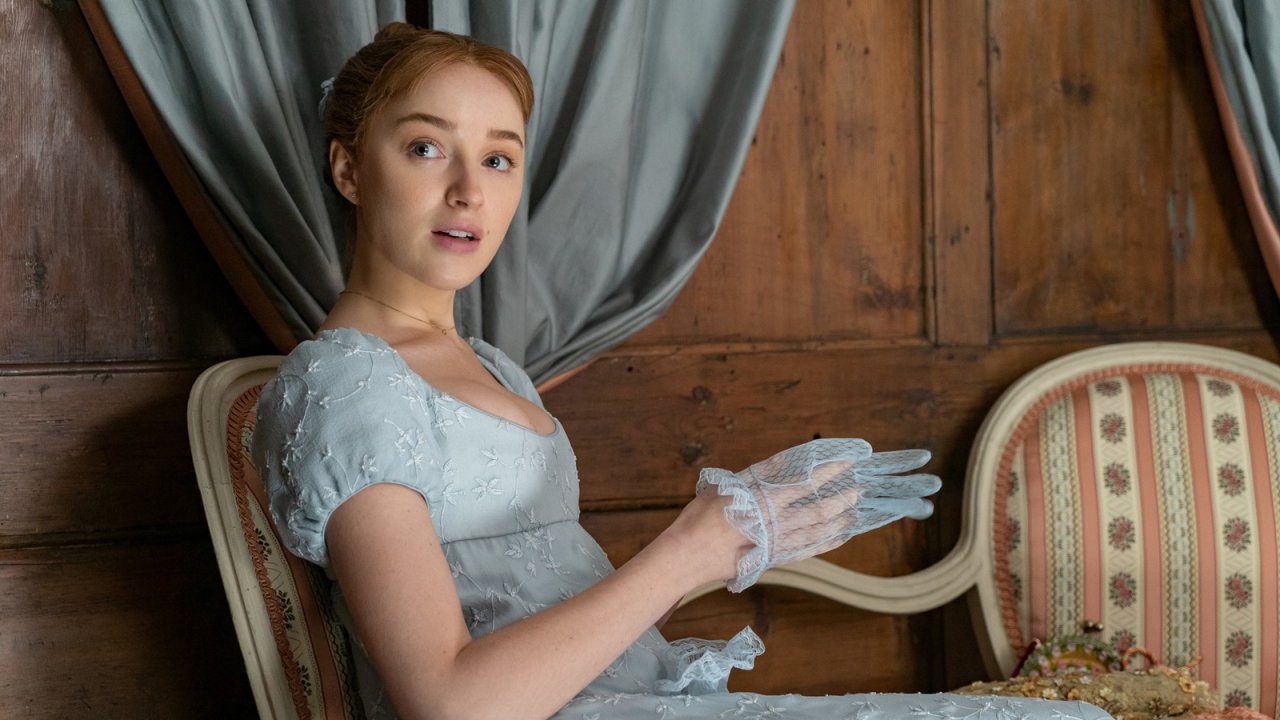 Phoebe Dynevor critica la situazione per le attrici della sua età: 'Ci sono molti più ruoli per gli uomini'
