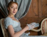 Phoebe Dynevor critica la situazione per le attrici della sua età: 'Ci sono molti più ruoli per gli uomini'