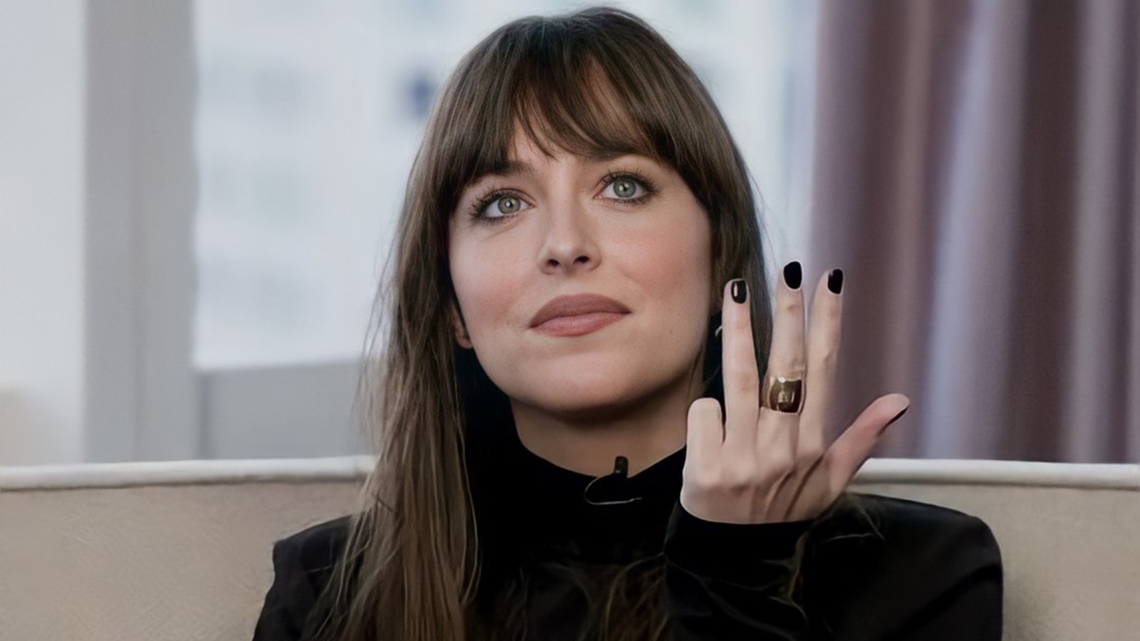 Dakota Johnson critica il mondo di Hollywood: 'Hanno tutti paura e non prendono rischi'