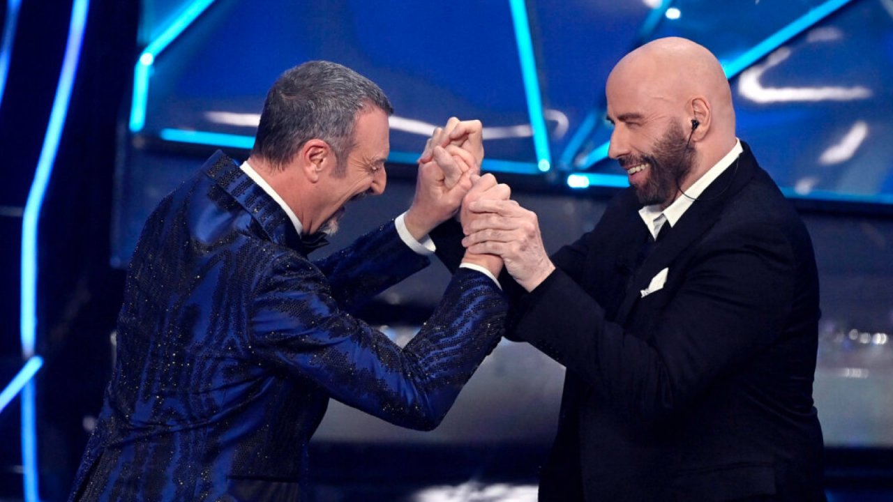 Sanremo 2024: non si sevizia un John Travolta