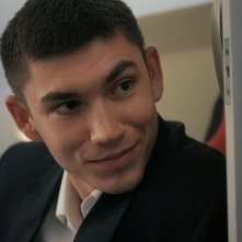 Upgraded:  Archie Renaux in una scena del film